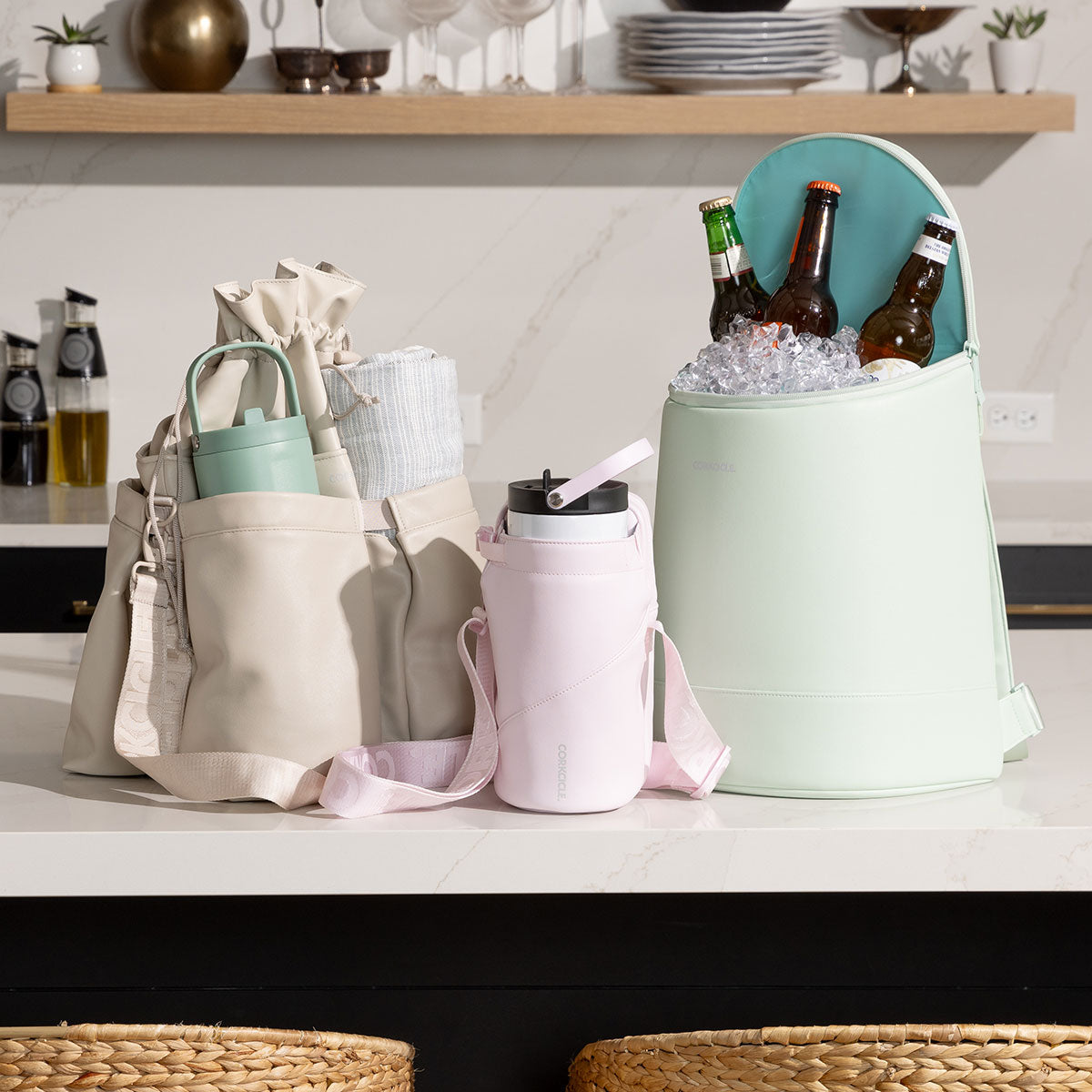 beverage-bucket-bag-w4 6c4793ad3b8e--group-lifestyle1.jpg
