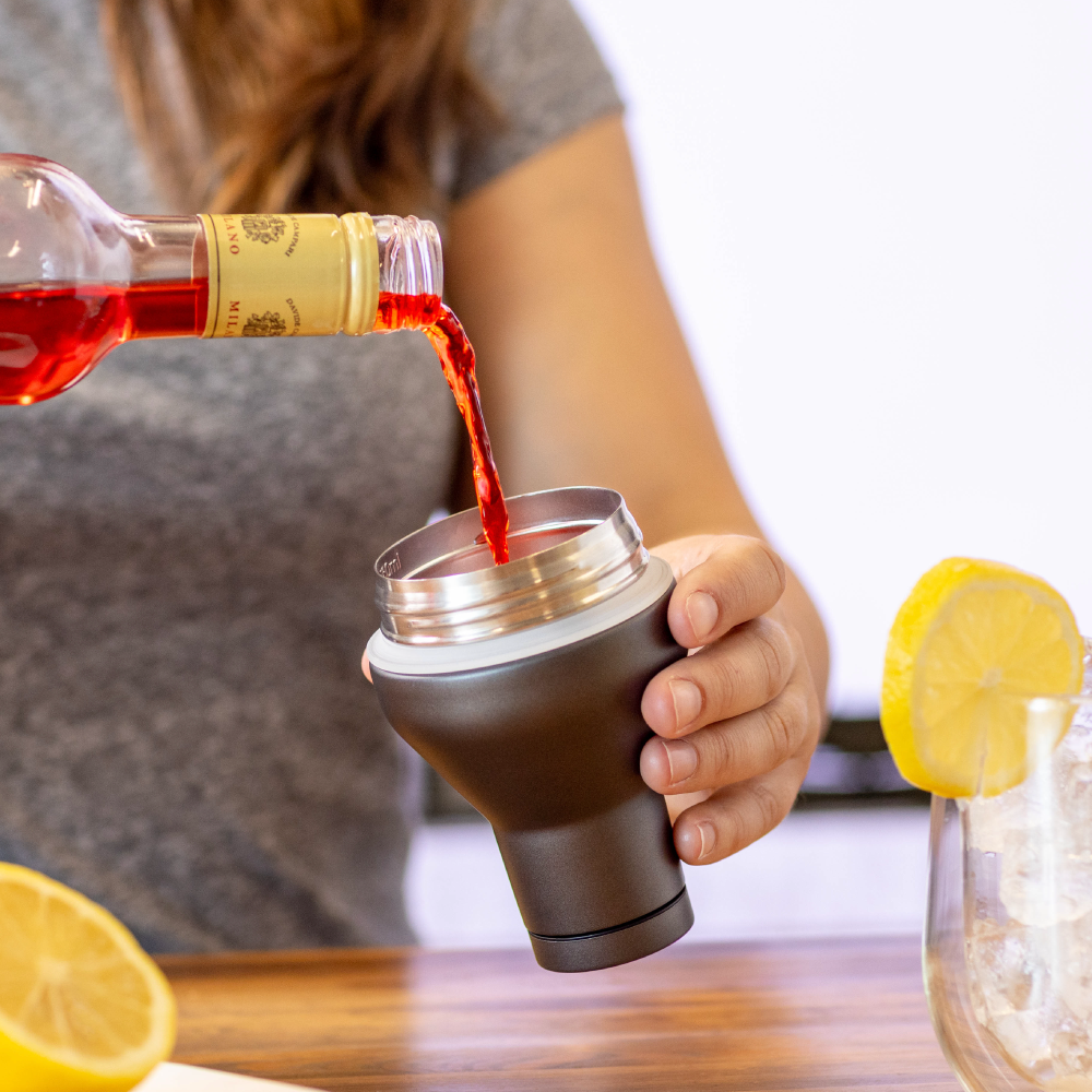 cocktail-shaker-lid-x9 Cocktail_Shaker_lifestyle_2_b714e13d-dd84-4844-956f-11cddc294041.png